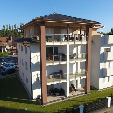 Laguna Beach Apartmanok Siofok Bagian luar foto