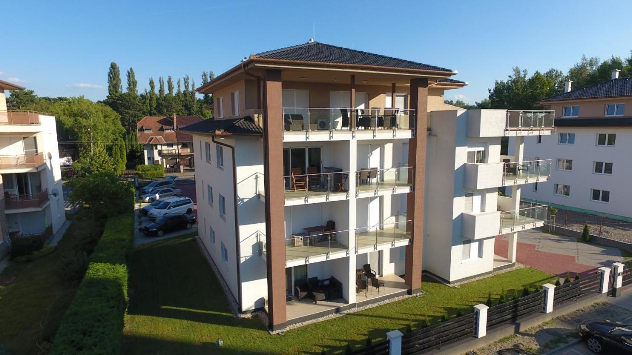 Laguna Beach Apartmanok Siofok Bagian luar foto
