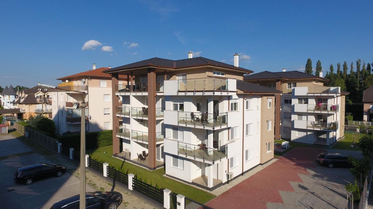 Laguna Beach Apartmanok Siofok Bagian luar foto