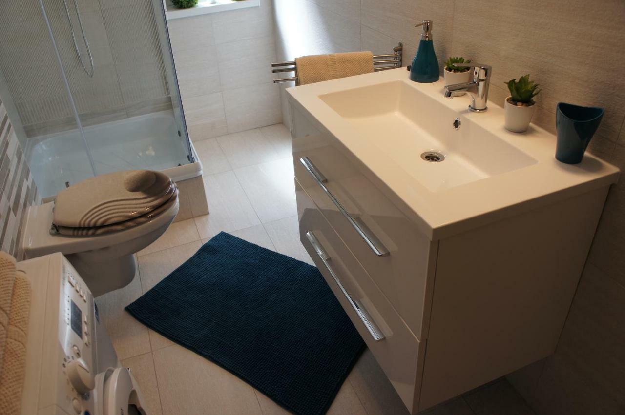 Laguna Beach Apartmanok Siofok Bagian luar foto